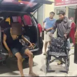 Tersangka curanmor dibawa ke IGD RS Bahayangkara setelah dilumpuhkan akibat melawan petugas saat di tangkap, Sabtu (7/6/2025). (Foto: Humas Polresta Palu)