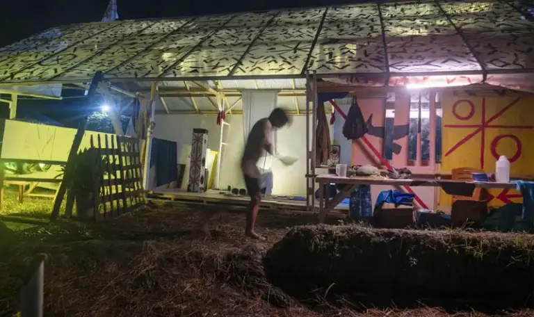 Wastra aksara salah satu pagelaran dalam Ramporame Tumbuh Bersama di Desa Porame, Sigi, Sulawesi Tengah, Sabtu (21/6/2025). (bmzIMAGES/Basri Marzuki)