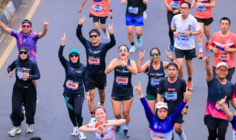 Sejumlah peserta berlari pada Makassar Half Marathon 2025, Minggu (1/6/2025). (Foto: PT Vale Indonesia)
