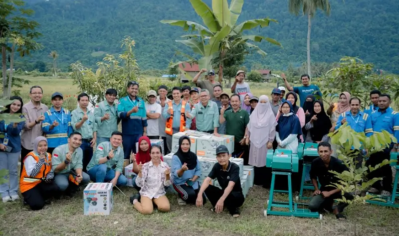 Para penerima bantuan sapras pertanian organik dari PT Vale IGP Morowali, Selasa (17/6/2025). (Foto: PT. Vale Indonesia)