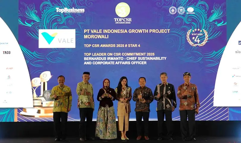Penyerahan tropi TOP CSR Award 2025 kepada PT Vale IGP Morowali di Jakarta, Rabu (11/6/2025). (Foto: PT Vale Indonesia)