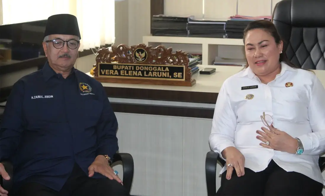 Bupati Donggala, Vera Laruni (kiri) bersama Ketua FKUB Sulteng, Prof Zainal Abidin di ruang kerja Bupati Donggala, Rabu (11/6/2025). (Foto: FKUB Sulteng)