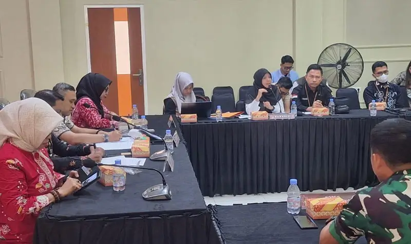 Rapat pleno tentang PDPB Triwulan yang gagal menetapkan keputusan karena tidak kuorum, Jumat (4/7/2025). (Foto: Bawaslu Sulteng)