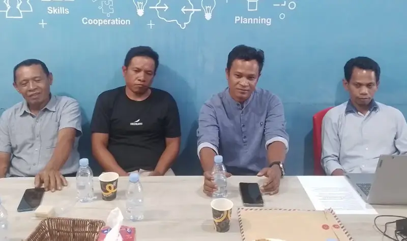 Ketua Divisi Advokasi KOMIU Ufudin memberikan keterangan terkait IUP dua perusahaan di Toaya, Donggala, Rabu (30/7/2025). (@KOMIU)
