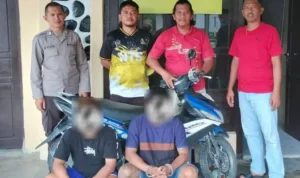 Dua terduga pencurian ternak saat digelandang ke Mapolsek Marawola, (Foto: Humas Polres Sigi)