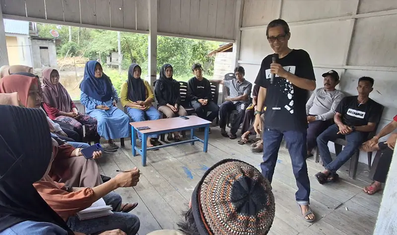 Suasana FGD di Desa Oncone Raya, Parigi Moutong, Sabtu (26/7/2025). (@ROA Sulteng)