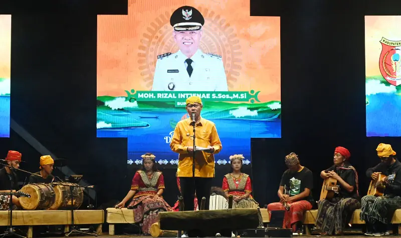 Bupati Sigi, Moh Rizal Intjenae pada pembukaan Festival Danau Lindu 2025. (©bmzIMAGES/basri marzuki)