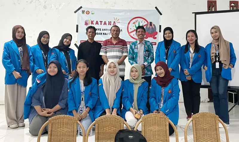 Foto bersama usai sosialisasi dan edukasi hukum dan antinarkoba olehKemenkum di Kleurahan Lambara, Palu, Rabu (2/7/2025). (Foto: Humas Kemenkum Sulteng)