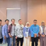 Foto bersama usai meluncuran program "Finance Bootcamp Goes to School" bersama OJK Sulteng dan Hannah Asa Indonesia. (@OJK SUlteng)