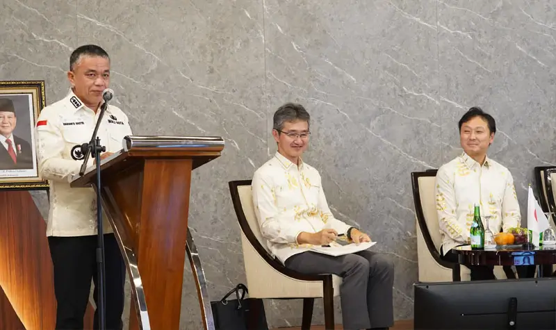Walikota Hadianto Rasyid (kiri) memberi sambutan pada Diseminasi Proyek Komunitas Tangguh Pascabencana bersama Wali Kota Iwanuma Jepang, Jun'ichi Satō (kanan) di Auditorium Wali Kota, Senin (14/7/2025). (Prokopim Setda Kota Palu/Jufri)