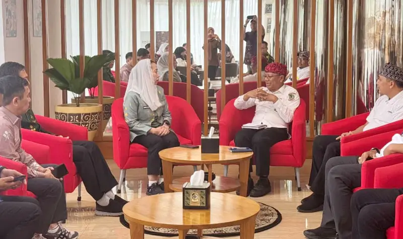 Wakil Wali Kota Palu Imelda Liliana Muhidin diterima Pemkab Banyuwangi, Jawa Timur, dalam kunjungan kerja terkait program magang ASN Kota Palu, Rabu (30/7/2025). (©Pemkot Palu)