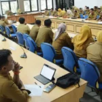 Wali Kota Palu pada rapat bersama para lurah dan camat seKota Palu, Senin (21/7/2025). (Foto: Prokopim Setda Kota Palu/Imron)