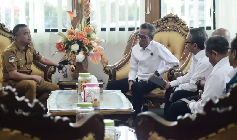 Wali Kota Palu Hadianto Rasyid menerima kunjungan Rektor UIN Datokarama Palu di ruang kerjanya, Selasa (1/7/2025). (Foto: Prokopim Setda Kota Palu/Imron)