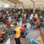 Para peserta bermain dalam Turnamen Domino Kapolda Sulteng Cup di Mapolda Sulteng, Kamis (3/7/2025). (bmzIMAGES/Basri Marzuki)