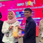 Penyerahan hadiah pemenang paket liburan seru ke destinasi pilihan yang diundi 30 Juni 2025 lalu. (@Telkomsel)