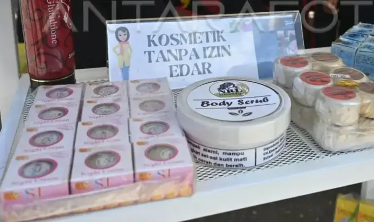 Ilustrasi kosmetik tanpa izin edar yang dipajang BPOM pada sosialiasi di Palu, Sulawesi Tengah, Selasa (11/6/2024). ANTARA FOTO/basri marzuki)