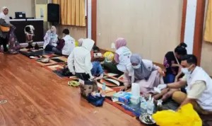 Suasana pelaksanaan sunatan massal memperingati Hari Pengayoman ke-80 di Kanwil Kemenkum SUlteng, Sabtu (9/8/2025). (©Kamenkum Sulteng)