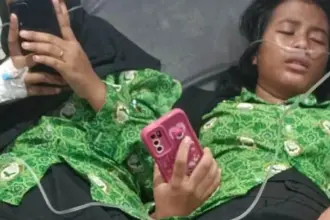 Siswa yang diduga mengalami eracuna mendapat perawatan intensif di RS Bala Keselamatan di Palu, Rabu (27/8/2025). (©Istimewa)