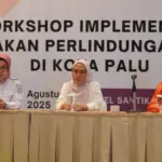 Sekkot Palu, Irmayanti (tengah) pad apembukaan workshop perlindungan anak di palu, Rabu (13/8/2025). (©Prokopim Steda Kota Palu/Iwan)