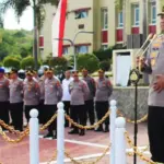Wakapolda Sulteng Brigjen Pol Helmi Kwarta Kusuma Putra Rauf pada apel pagi di Mapodla Sulteng, Senin (11/8/2025). (©Humas Polda Sulteng)