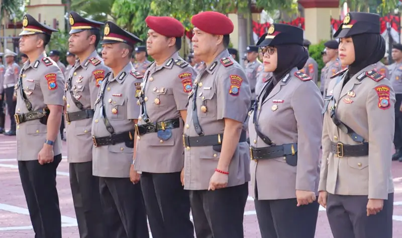 Sejumlah perwira Polresta Palu yang mutasi dan promosi pada pelantikan dan sertijab di Mapolresta Palu, Selasa (5/8/2025). ©Humas Polresta Palu)