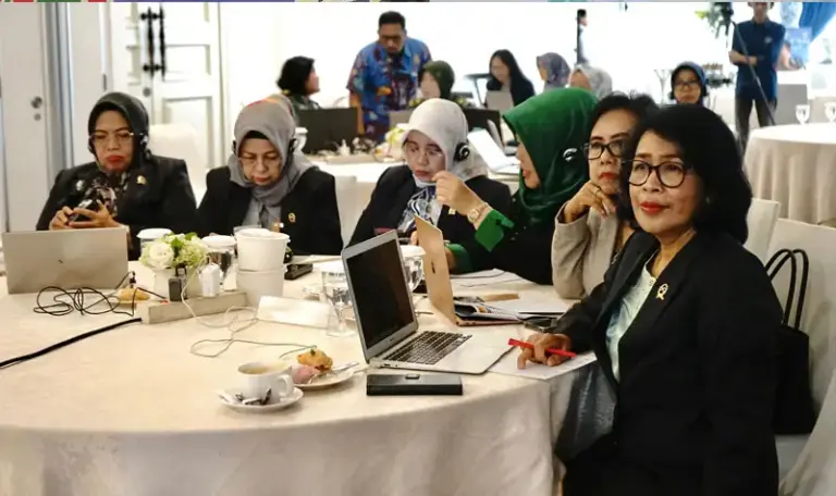 Sejumlah hakim perempuan mengikuti Kolokium Kepemimpinan Perempuan dalam Peradilan yang diselenggarakan di Jakarta. (©Thomas/UNDP)