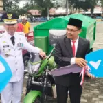 Penyerahan kendaraan sampah dari PT Vale ke Pemkab Kolaka, Sultre, Minggu (17/8/2025). (©PT Vale Indonesia)