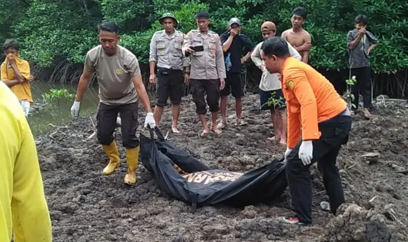 Evakuasi pemanah ikan yang ditemukan sudah meninggal di perairan Sibaluton, Tolitoli, Minggu (24/8/2025). (©Basarnas Palu)