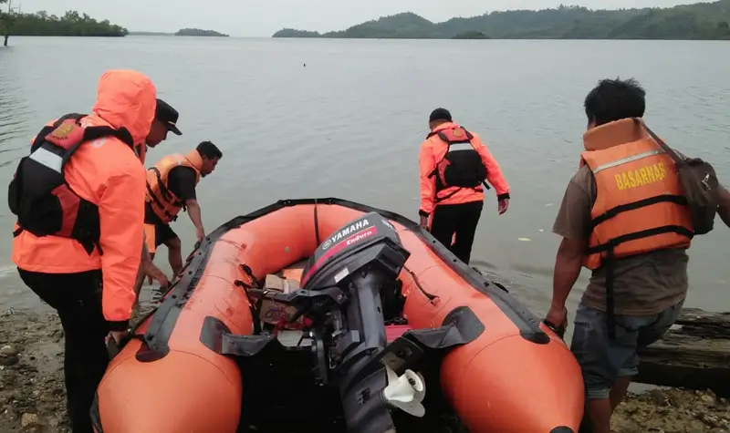 Operasi pencarian pemanah ikan yang diduga tenggelam di perairan Basidondo, Tolitoli, Kamis (21/8/2025). (©Basarnas Palu)