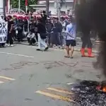 Aksi demonstrasi mahasiswa di depan kantor DPRD Sutleng di Palu, Senin (25/8/2025). (©video tangkapan layar)