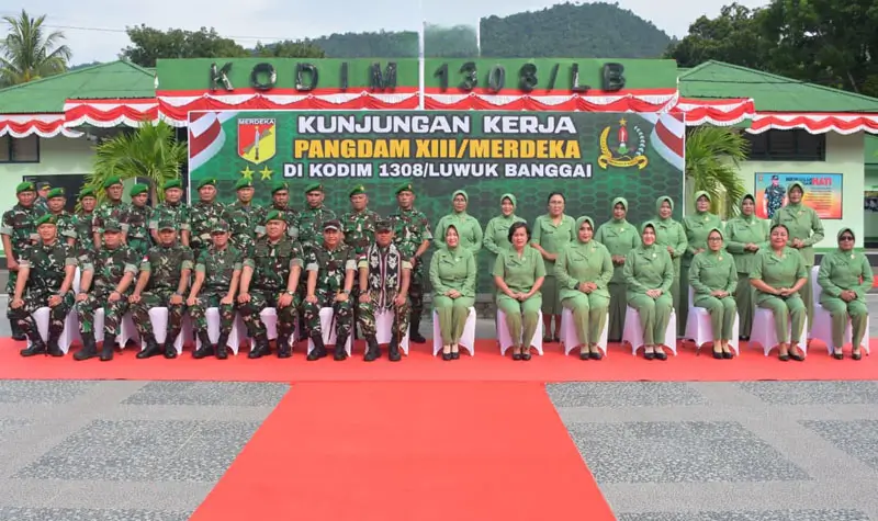 Foto bersama pada kunjungan Pangdam XIII/Merdeka bersama Danrem 132/Tadulako di Kodim 1308/Luwuk, Senin (25/8/2025). (©Penrem 132/Tdl)