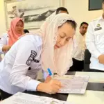 Wakil Wali Kota Palu, Imelda Liliana Muhidin meneken naskah kerjasama layanan kependududkan di palu, Rabu (27/8/2025). (©Prokopi Setda Kota Palu/Jufri)