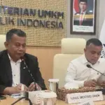 Wamen UMKM Helvi Moraza bersama Wali Kota Palu Hadianto Rasyid di Jakarta. (©KemenUMKM)