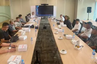 Pertemuan antara tokoh adat dan masyarakat lingkar tambang Poboya dengan PT CPM di kantor pusat di Jakarta, Selasa (26/8/2025). (© Warga Lingkar Tambang Poboya)