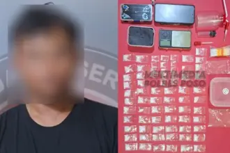 AK alias P beserta barang bukti sabu yang disita Satresnarkoba Polres Poso, Senin (25/8/2025) . (©Humas Polres Poso)