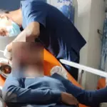 MA, terduga jambret mendapat perawatan medis akibat luka di kepala saat ditangkap di Pemancingan Nunu, Palu, Rabu (27/8/2025). (©Humas Polresta Palu)