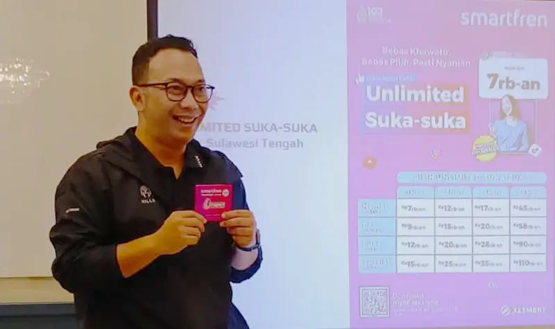 Division Head Product & ARPU Management Smartfren XLSMART, Astiyanto Tri Muktiwibowo menjelaskan berbagai jenis produk unggulan smartfren yang bisa bersaing dengan produk telekomunikasi lainnya (Sabtu, 23/8/2025) di Palu.(©XLSMART)