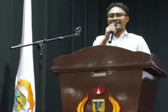 Fathur Razaq Anwar menyampaikan sambutan usai terpilih secara aklamasi pada Musprov XIV KONI Sulteng di Palu, Selasa (16/9/2025)(. (©panitia Musprov)