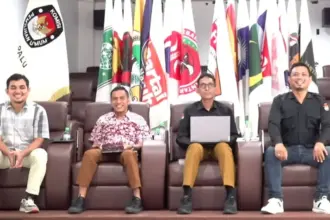 Ketua KPU Palu, Idrus (kedua kanan) bersama sejumlah komisioner lainnya pada Raker Pemutakhiran Data Kepengurusan dan Keanggotaan Partai Politik di Palu, Jumat (5/9/2025)) ©Humas KPU Palu)
