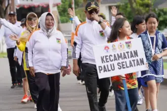 Kontingan Kecamatan Palu Selatan pada penutupan Porkot IV 2025 di Halaman kantor Wali Kota Palu, Minggu (7/9/2025). (©Prokopim Setda Kota Palu/Iwan)