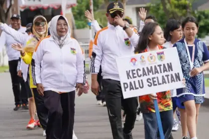 Kontingan Kecamatan Palu Selatan pada penutupan Porkot IV 2025 di Halaman kantor Wali Kota Palu, Minggu (7/9/2025). (©Prokopim Setda Kota Palu/Iwan)