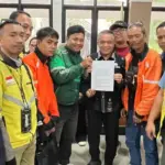 Wali Kota Palu Hadianto Rasyid (tengah) bersama sejumlah pengemudi ojek online, Kamis (4/9/2025). (©Prokopim Setda Kota Palu)