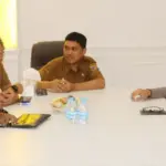 Kabidhumas Polda Sulteng Kombes Pol Djoko Wienartono (kanan) bersama Plt Kepala Diskominfosantik Sulteng Wahyu Agus Pratama, Selasa (30/9/2025). (© Humas Polda Sutlegn)