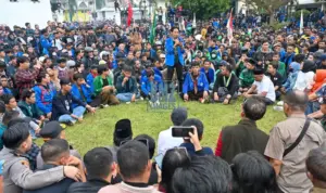 Gerimis dan Teriakan: Ketika Aspirasi Mahasiswa Bertemu Kedewasaan Demokrasi