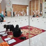 Pembuatan alat bantu ajar. (©bmzIMAGES/basri marzuki)