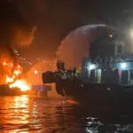 Upaya pemadaman KLM Maryam yang terbakar di Perairan Luwuk, Banggai, Sabtu (13/9/2025). (©Basarnas Palu)