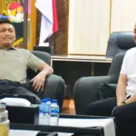 Pangdam XXIII/Palaka Wira, Mayjen TNI Jonathan Binsar Parluhutan Sianipar (kiri) bersama Wali Kota Palu Hadianto Rasyid di Makodam XXIII/PW, Jumat (5/9/2025). (©Pendam 23/PW)