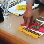 Petugas menunjukkan amunisi yang ditemukan warga Desa Lepe di Poso, Minggu (7/9/2025). (©Satgas Madago Raya)