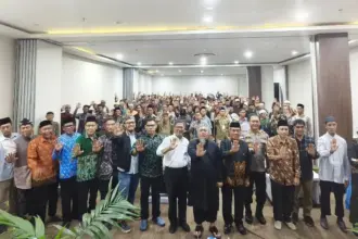 Ratusan eks anggota JI berfoto usai mengikuti seminar di Poso, Minggu (7/9/2025). (©Satgas madago Raya)