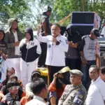 Wali Kota Palu, Hadianto Rasyid memberikan penjelasan tentang status lahan eks HGB kepada warga yang berunjuk rasa di kantor Wali Kota Palu, Rabu (10/9/2025). (©Prokopim Setda Kota Palu/Jufri)